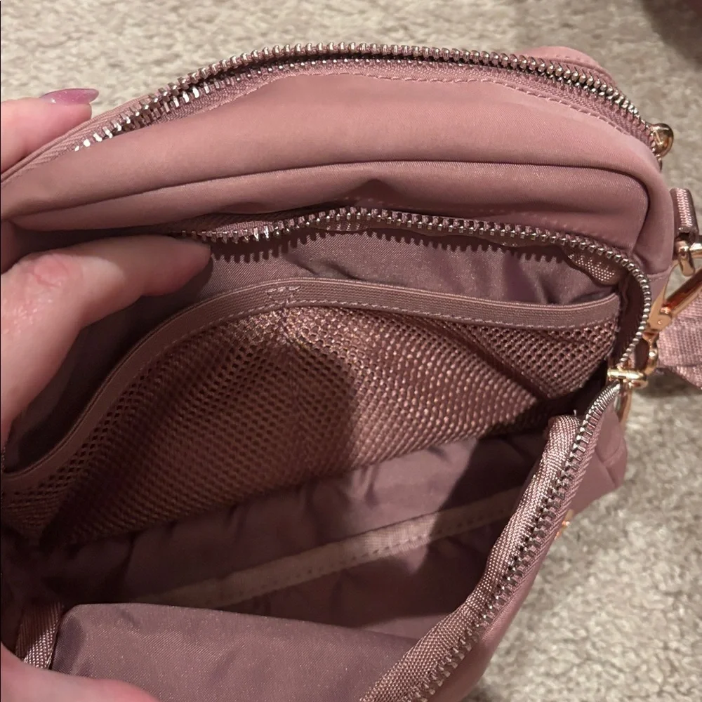 Lululemon everywhere crossbody bag- rose color/rose gold hardware - Picture 5 of 7